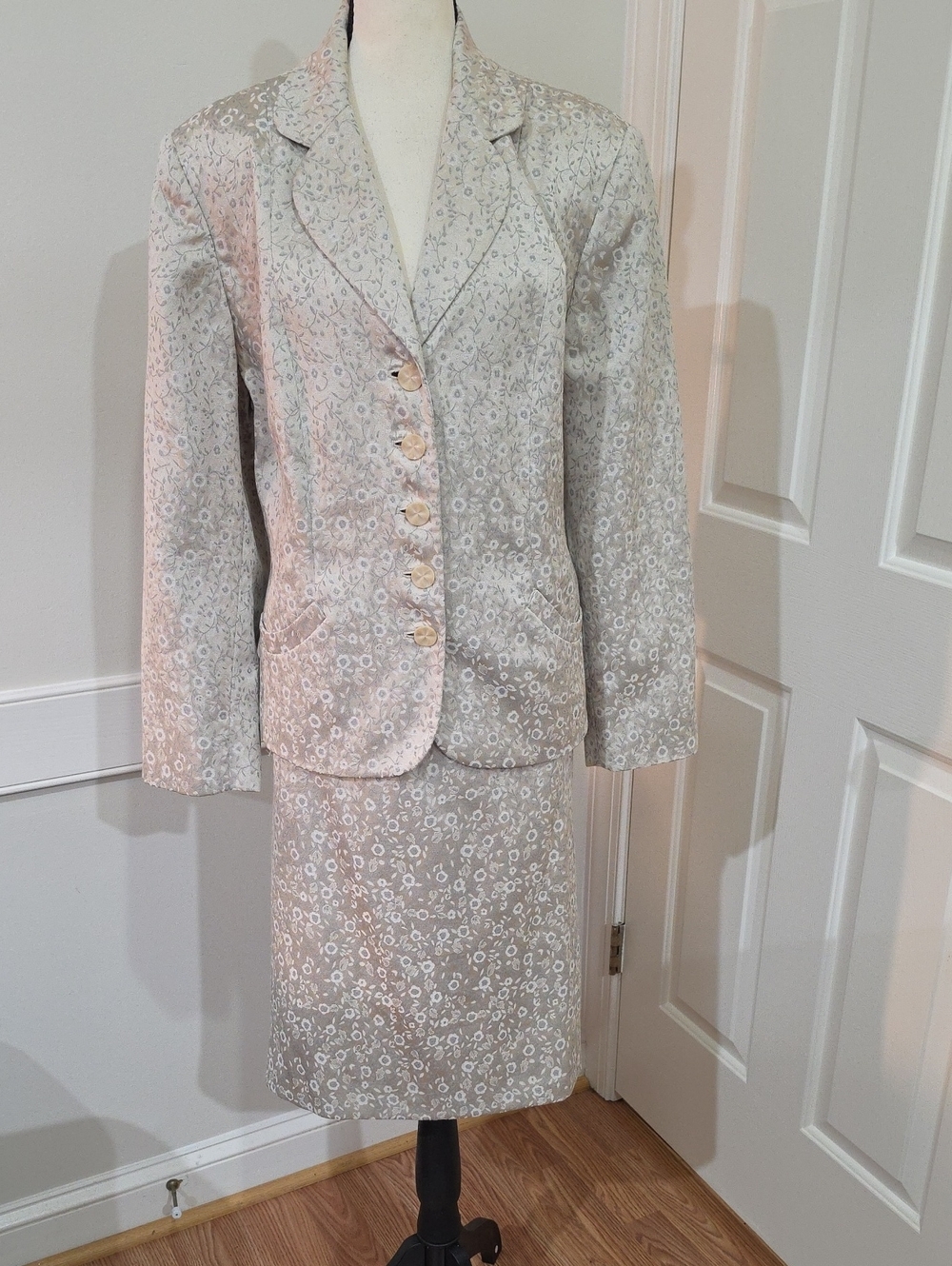 Vintage Sag Harbor 2-Piece Suit Taupe Floral Jacquard Blazer & Skirt - Size 18W